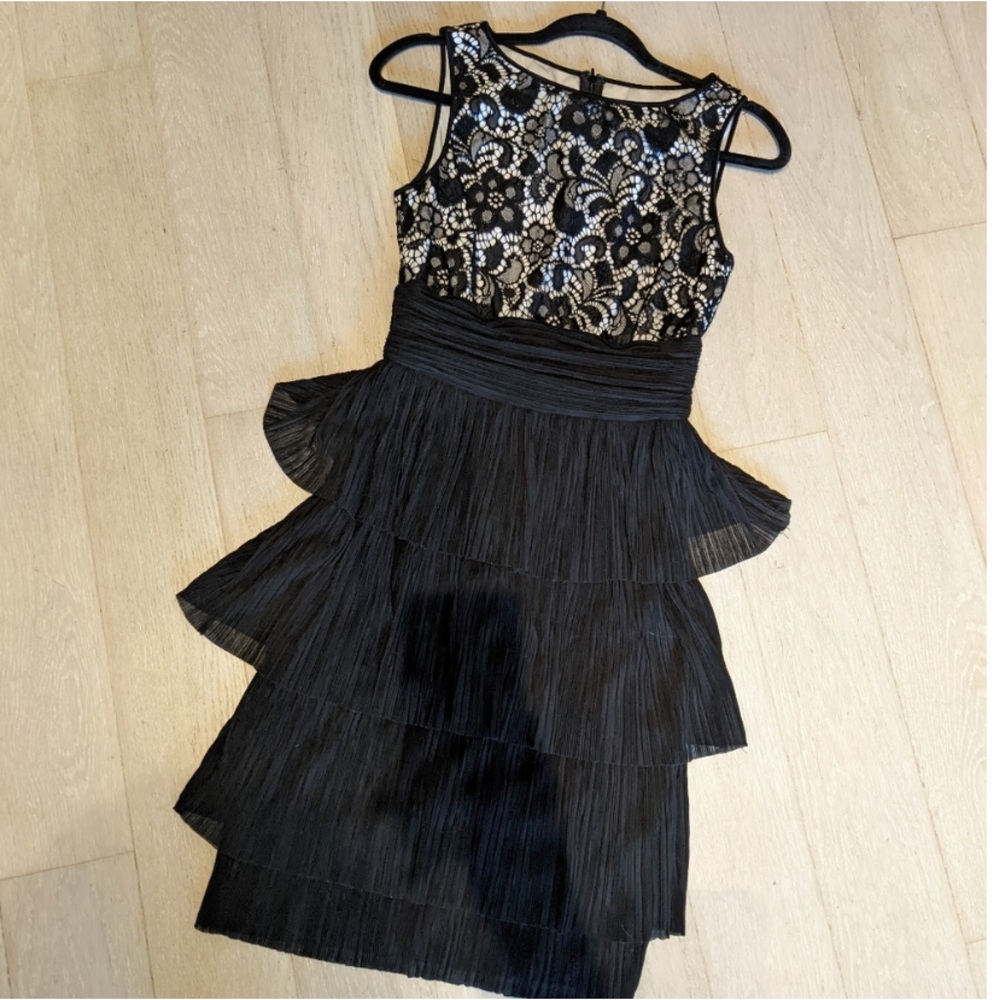 Melanie Lyne - Maggy London Short Sleeve Dress with Tiered Skirt
